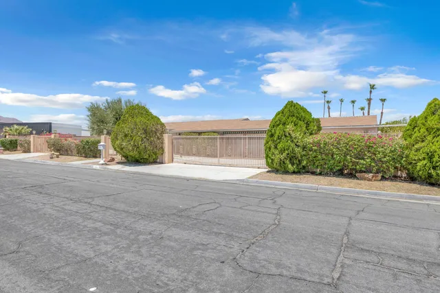 $699,000 | 1880 Sharon Road, Palm Springs, CA 92262