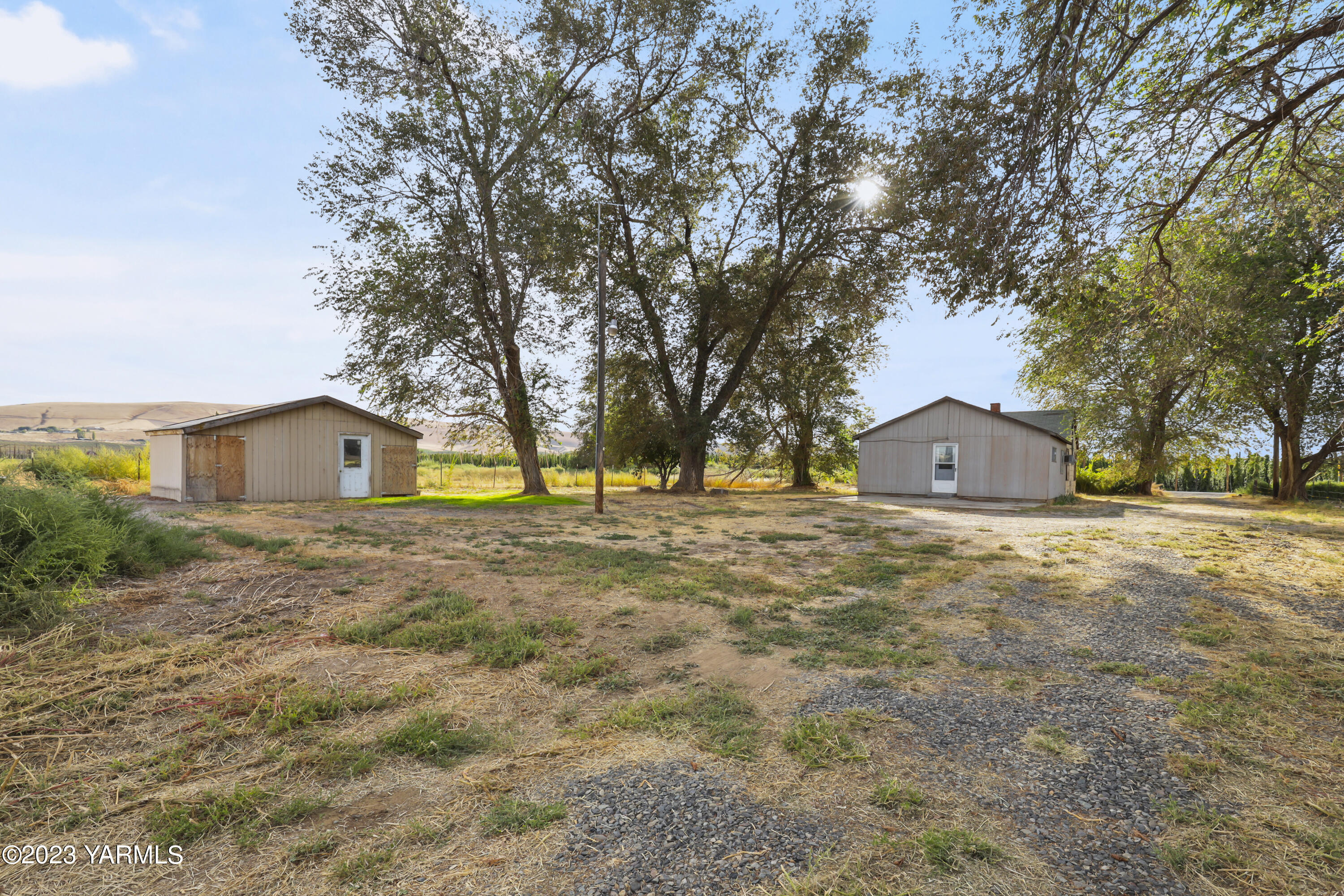 651 South Rivard Road Moxee, WA 98936 - Photo 3 of 18