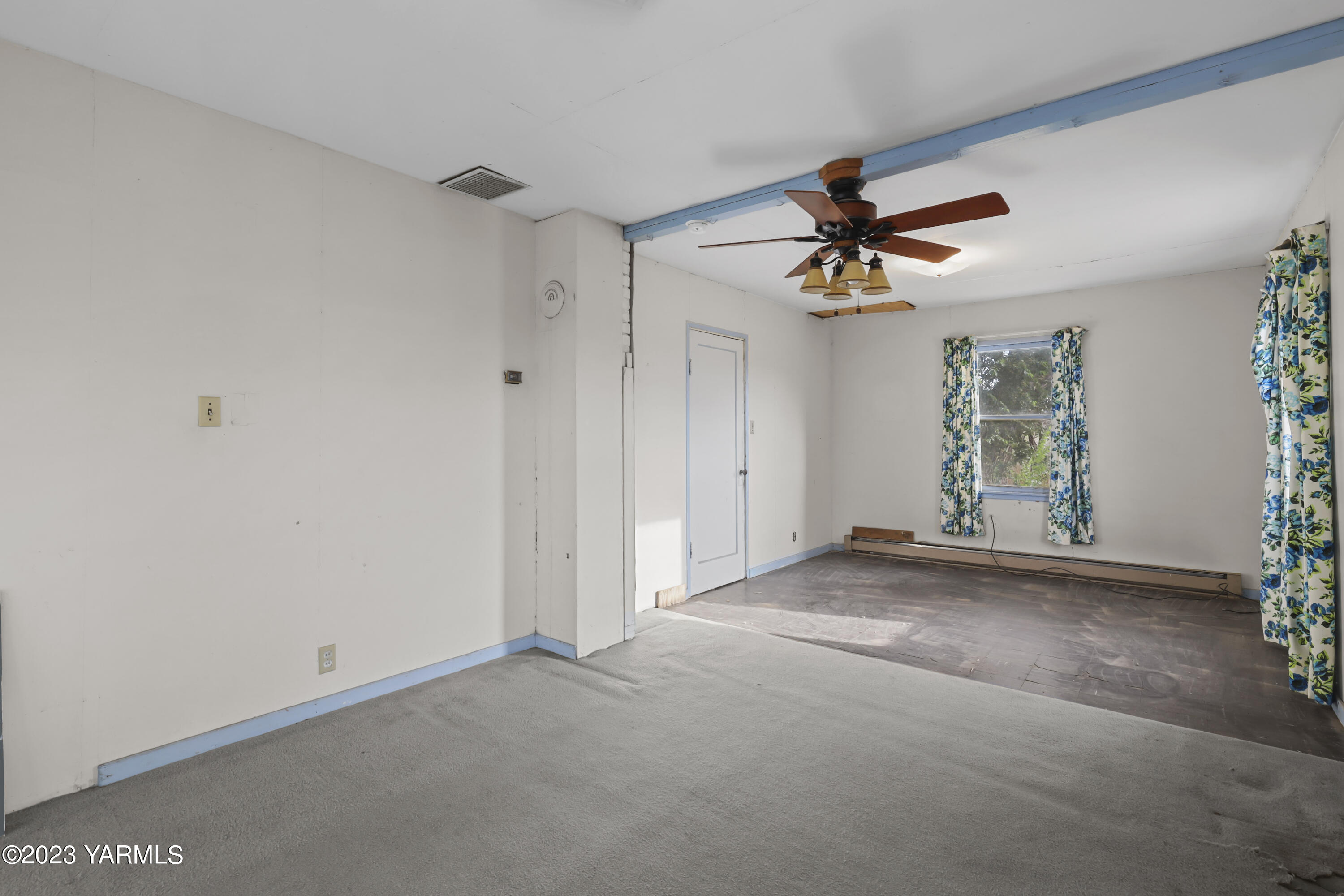 651 South Rivard Road Moxee, WA 98936 - Photo 5 of 18 a view of a livingroom with a ceiling fan and window