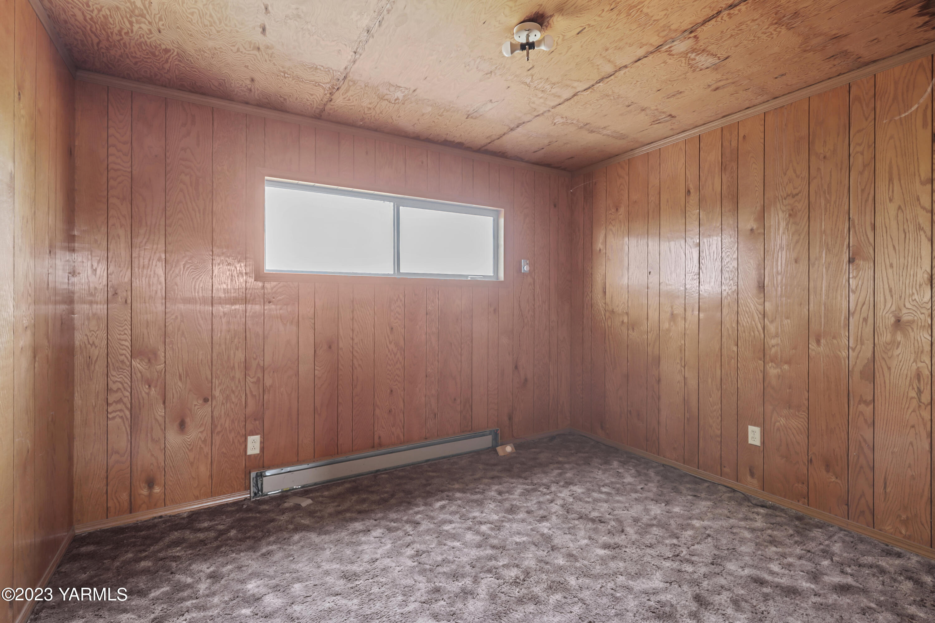 651 South Rivard Road Moxee, WA 98936 - Photo 6 of 18 a view of an empty room