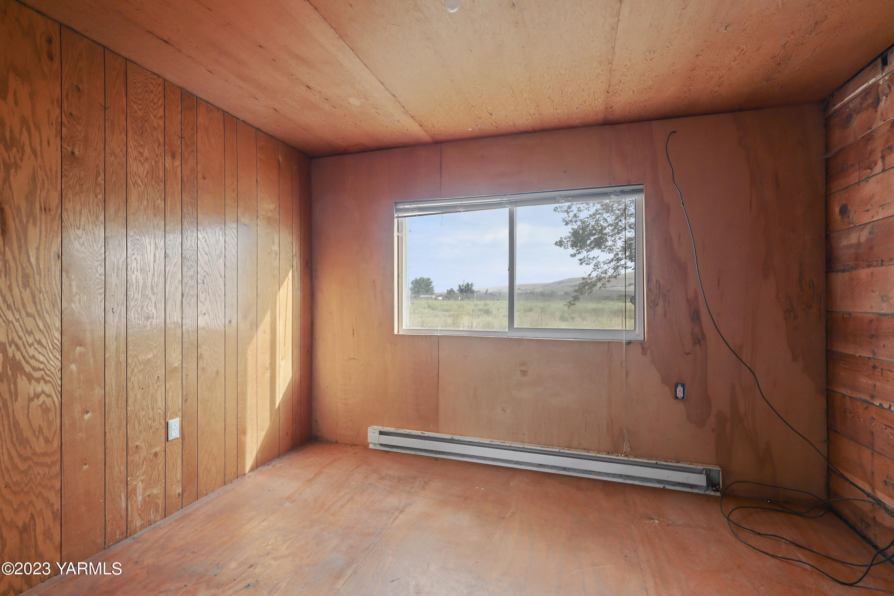 651 South Rivard Road Moxee, WA 98936 - Photo 8 of 18 a view of an empty room with a window