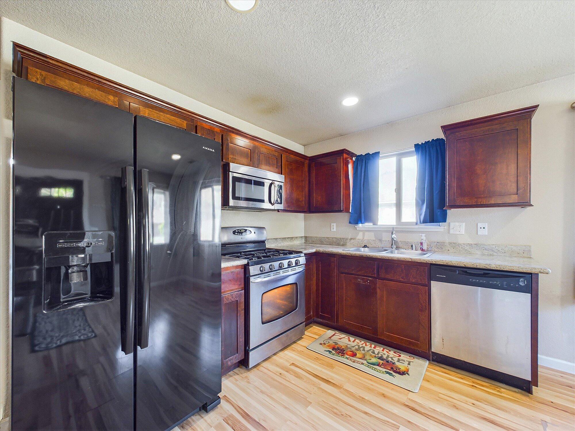 908-910 Hilda Court Rio Dell, CA 95562 - Photo 10 of 45
