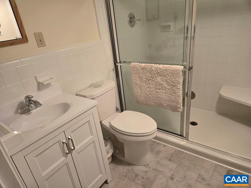 701 4th Avenue Farmville, VA 23901 - Photo 21 of 29 a bathroom with a sink toilet and shower