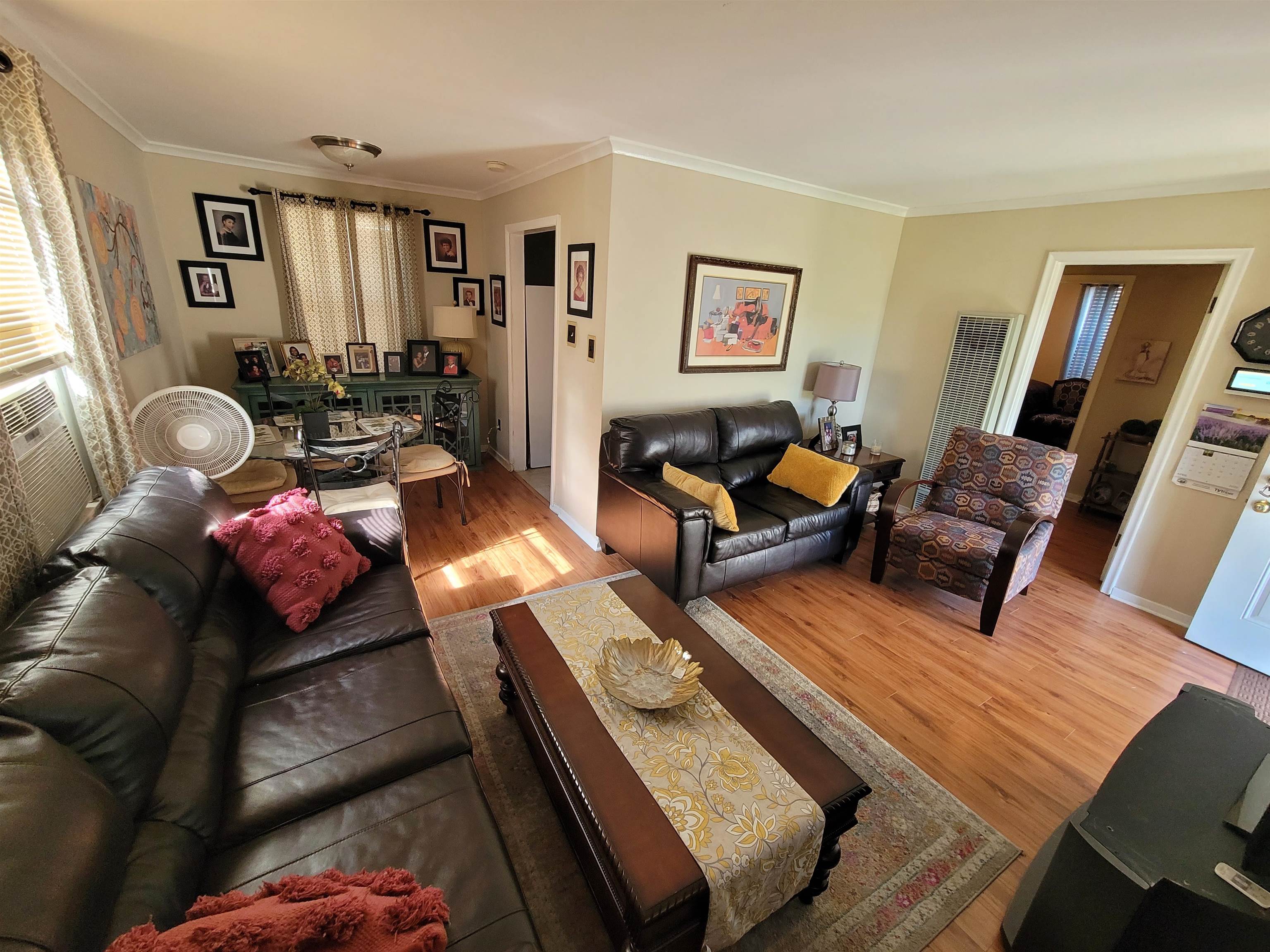 476 Jenson Road Memphis, TN 38109 - Photo 16 of 30 a living room with furniture