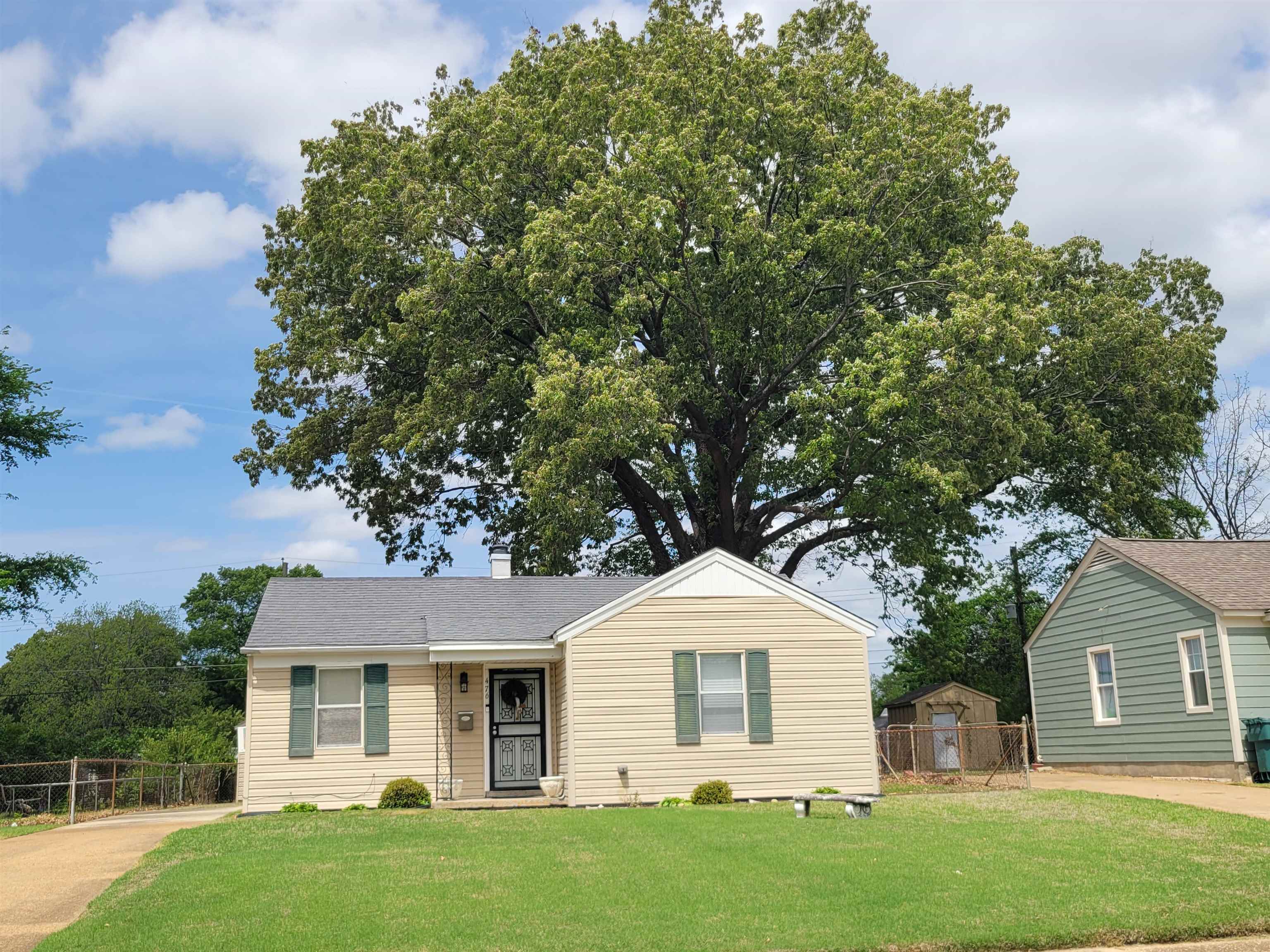476 Jenson Road Memphis, TN 38109 - Photo 6 of 17 View of front of home with a chimney and concrete driveway
