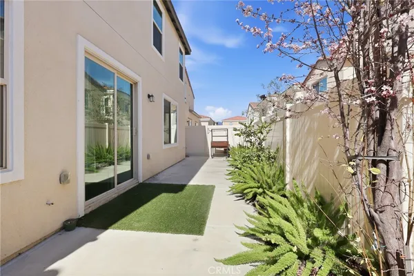 a view of a back yard of the house