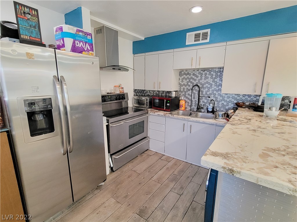 350 East Desert Inn Road, Unit H203 Las Vegas, NV 89109 - Photo 8 of 16 Gallery Image 8