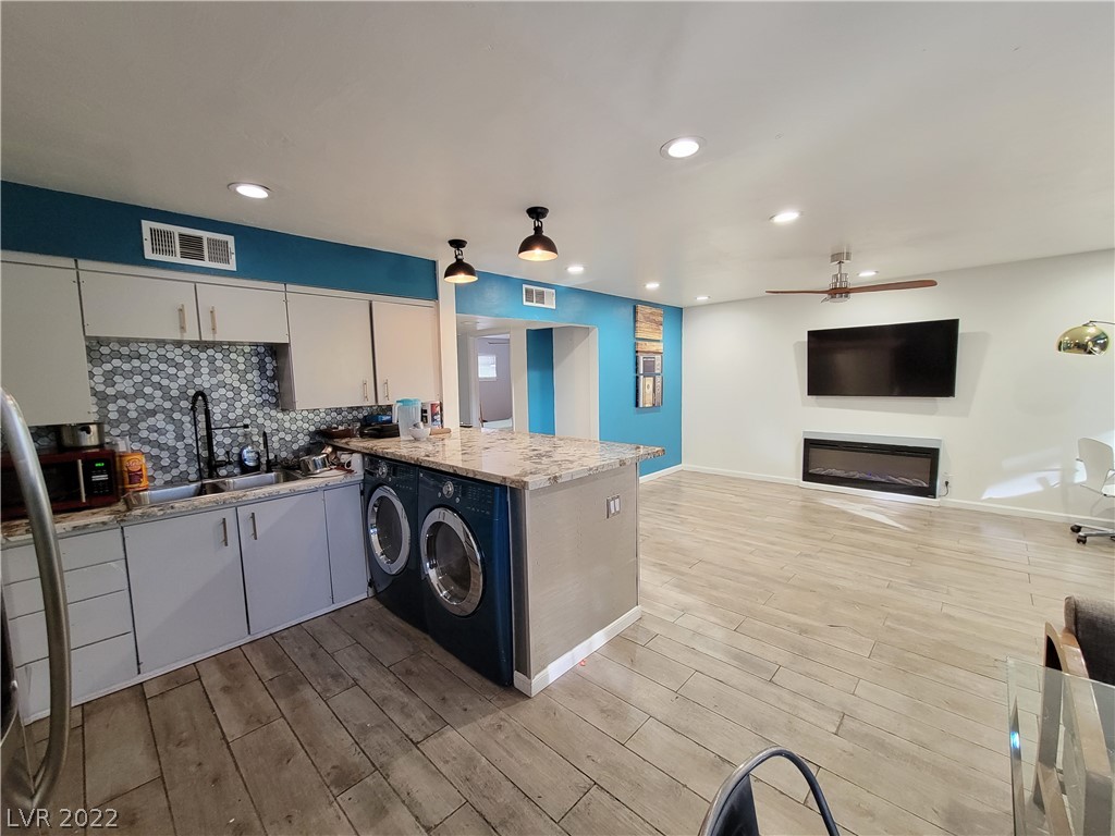 350 East Desert Inn Road, Unit H203 Las Vegas, NV 89109 - Photo 9 of 16 Gallery Image 9