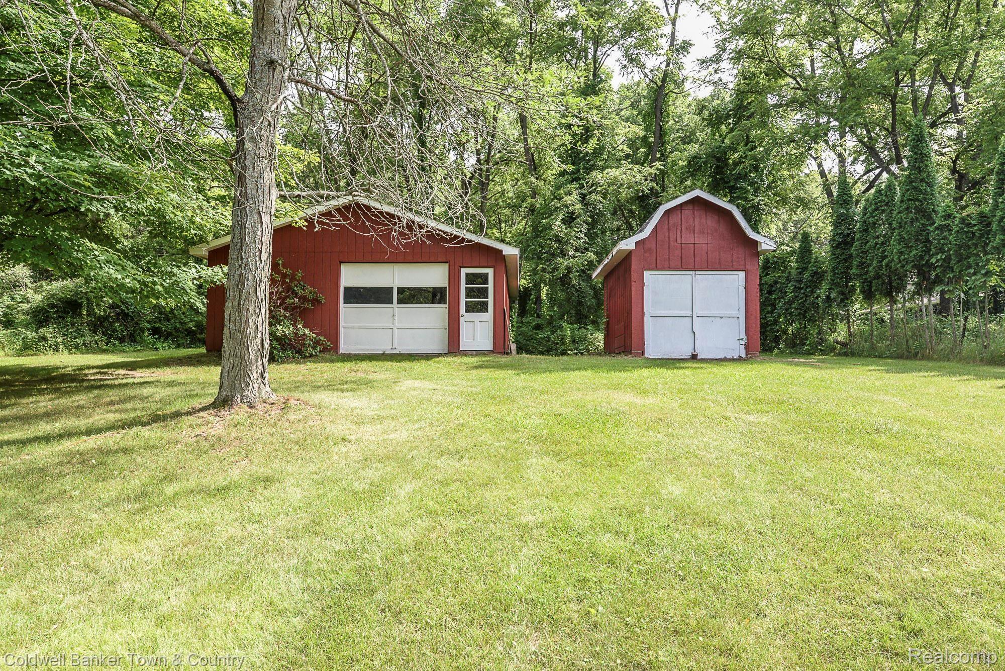 12318 White Lake Road Fenton, MI 48430 - Photo 37 of 42 DSC_4439.jpg