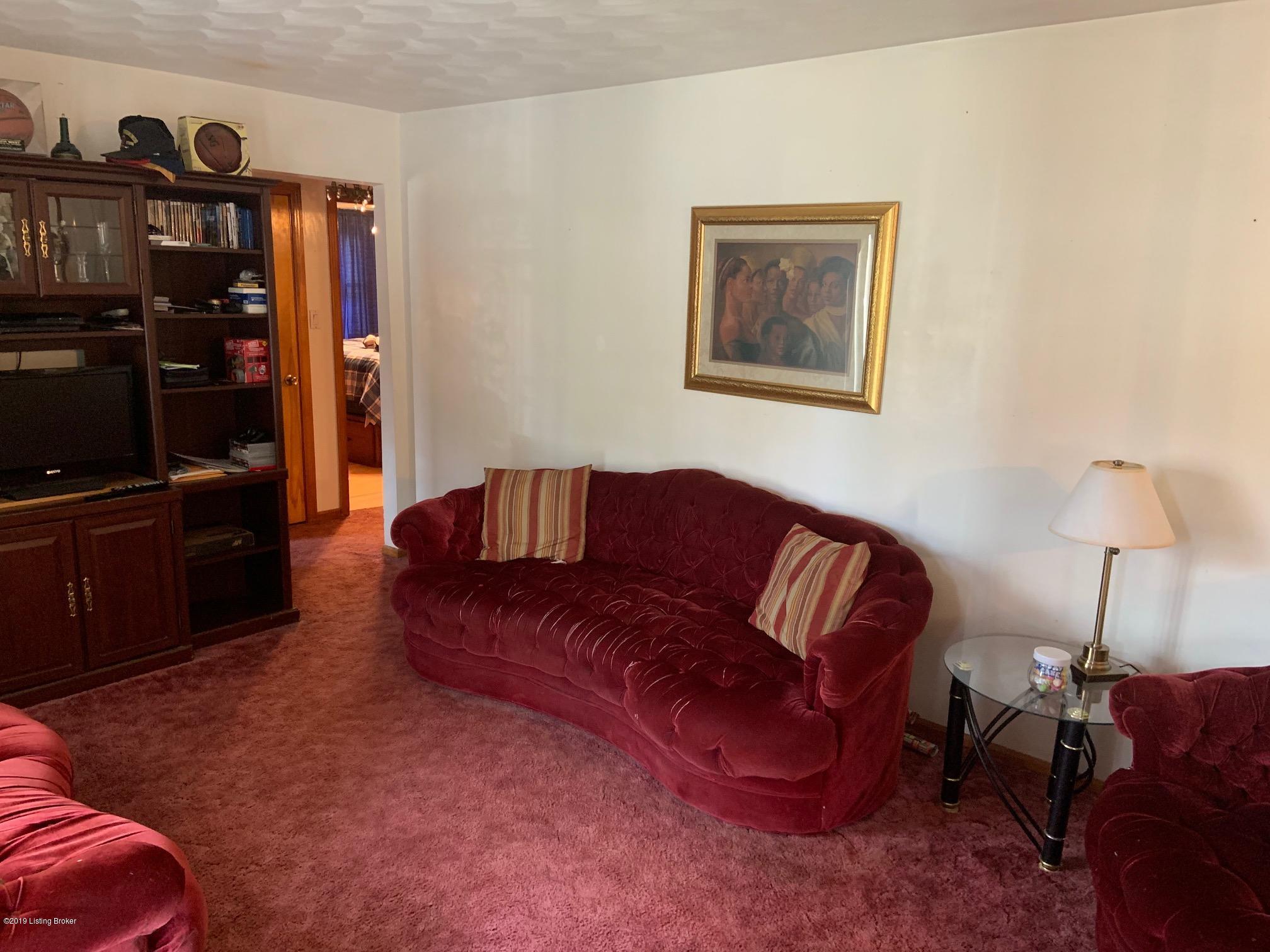 4204 Retreat Road Louisville, KY 40219 - Photo 2 of 13 Livingroom