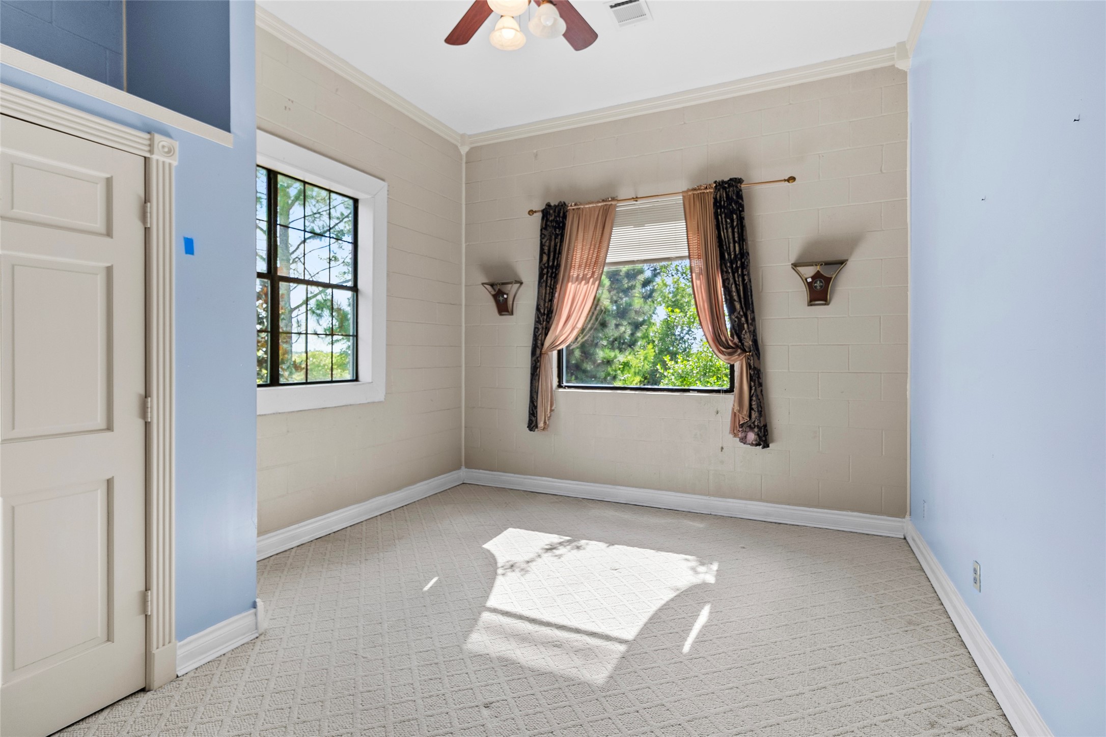 29315 Stockdick Road Katy, TX 77493 - Photo 35 of 50 an empty room with windows