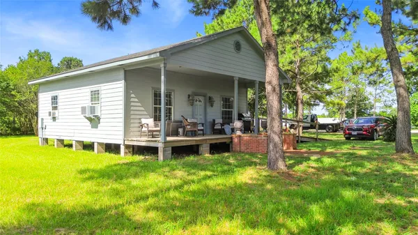 a view of an outdoor space