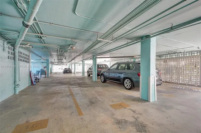 $329,000 | 701 Collins Avenue, Unit 3B, Miami Beach, FL 33139