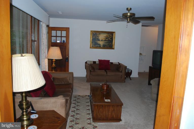 8710 Dangerfield Road Clinton, MD 20735 - Photo 15 of 30 Living Room