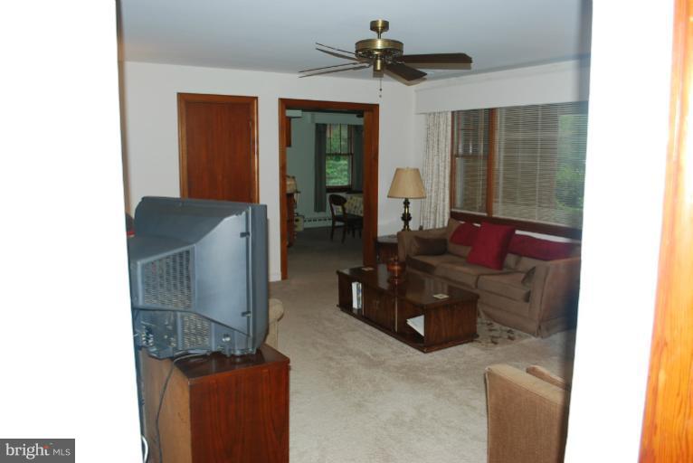 8710 Dangerfield Road Clinton, MD 20735 - Photo 4 of 30 Living Room