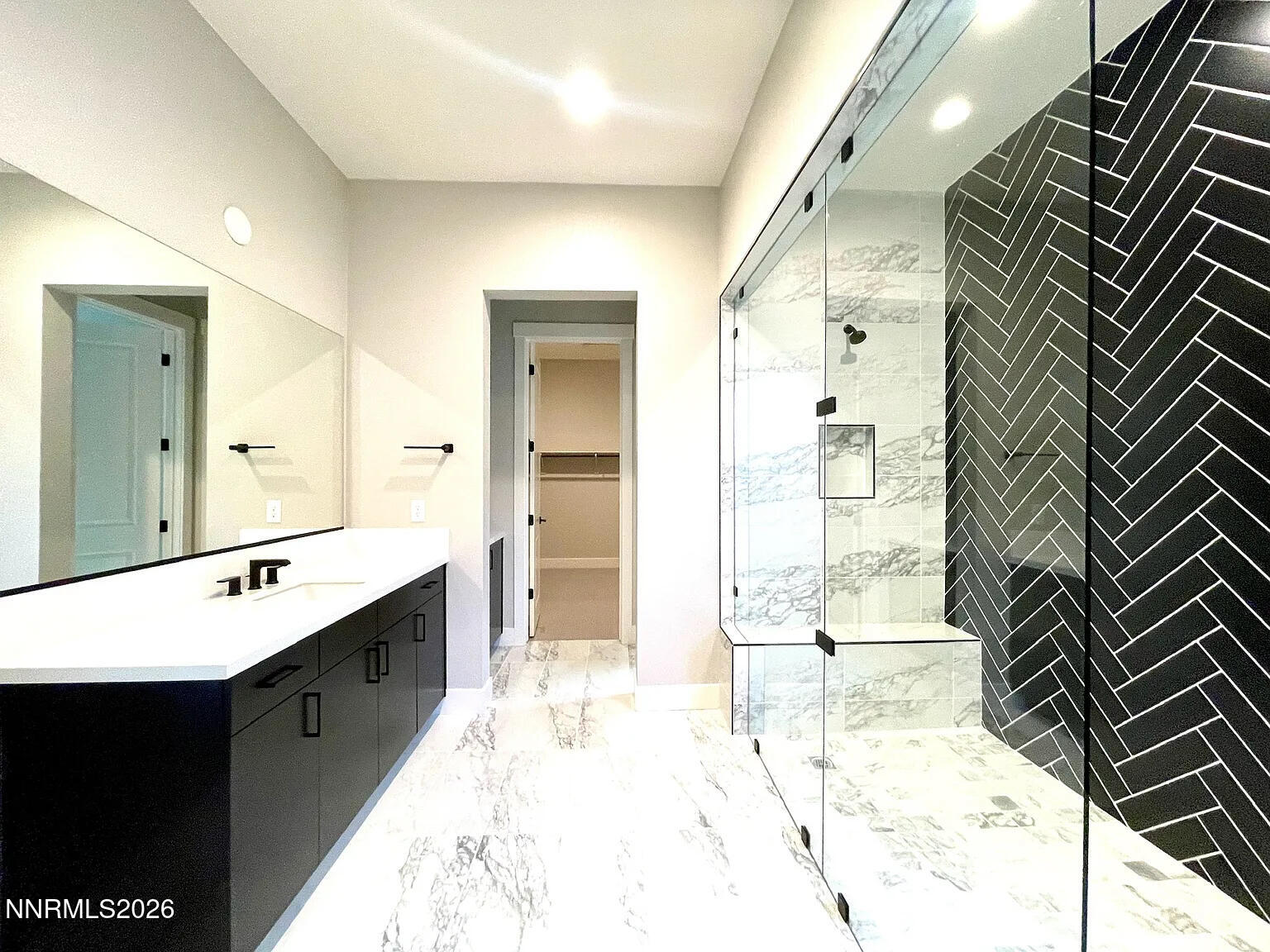 5418 Side Saddle Trail Reno, NV 89511 - Photo 16 of 37 a spacious bathroom with a bathtub sink and mirror