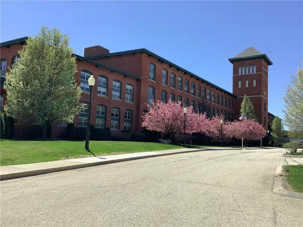 $499,000 | 1 Tupperware Drive, Unit 221, North Smithfield, RI 02896