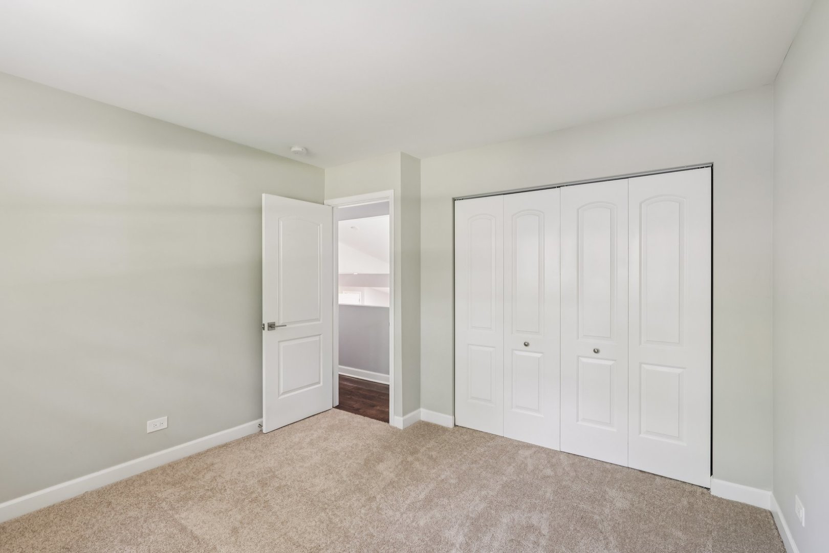 195 7th Street Wheeling, IL 60090 - Photo 20 of 34 a view of an empty room