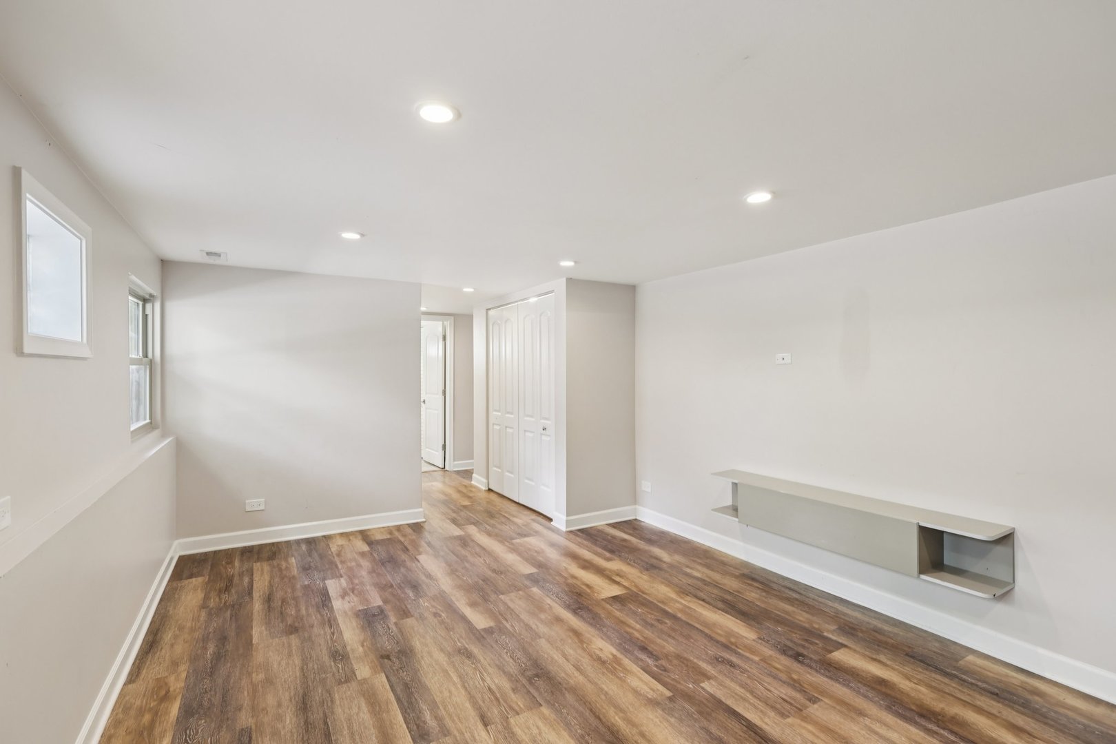 195 7th Street Wheeling, IL 60090 - Photo 23 of 34 a view of room