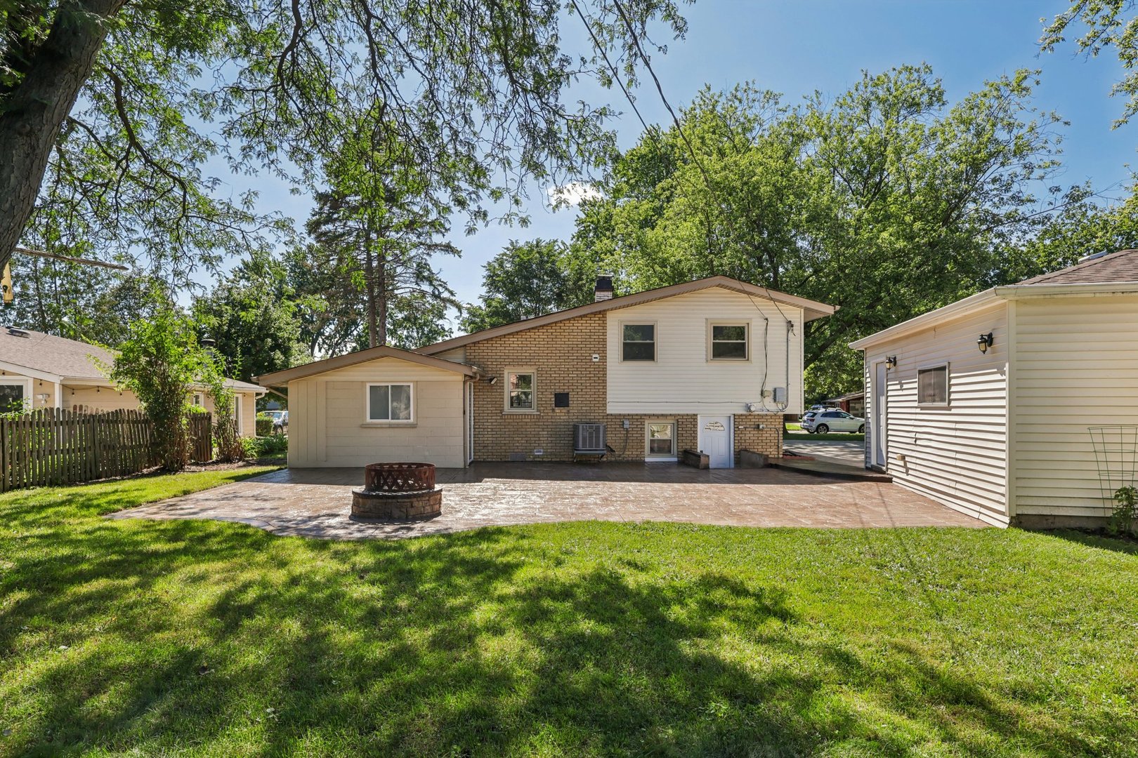 195 7th Street Wheeling, IL 60090 - Photo 4 of 34 a front view of a house with a yard and trees