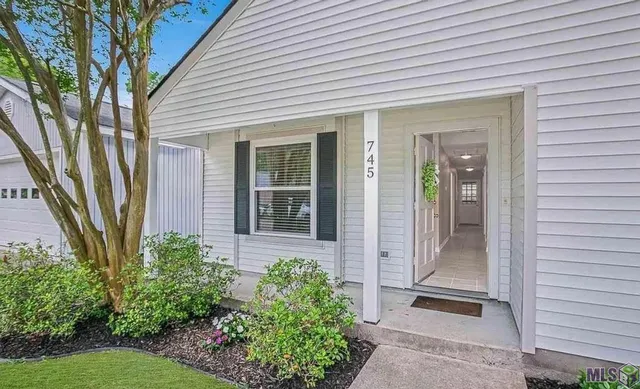$1,800 | 745 Stoney Creek Avenue, Baton Rouge, LA 70808