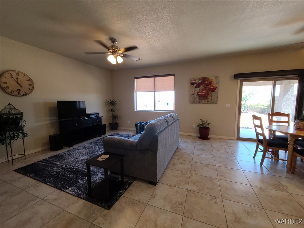 5398 Eagle View Road Kingman, AZ 86409 - Photo 11 of 60 Living Room
