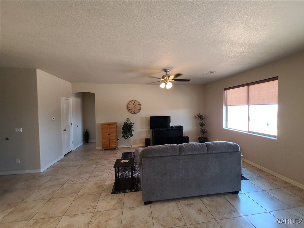 5398 Eagle View Road Kingman, AZ 86409 - Photo 13 of 60 Living Room