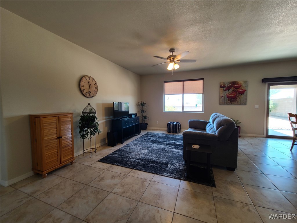 5398 Eagle View Road Kingman, AZ 86409 - Photo 14 of 60 Living Room