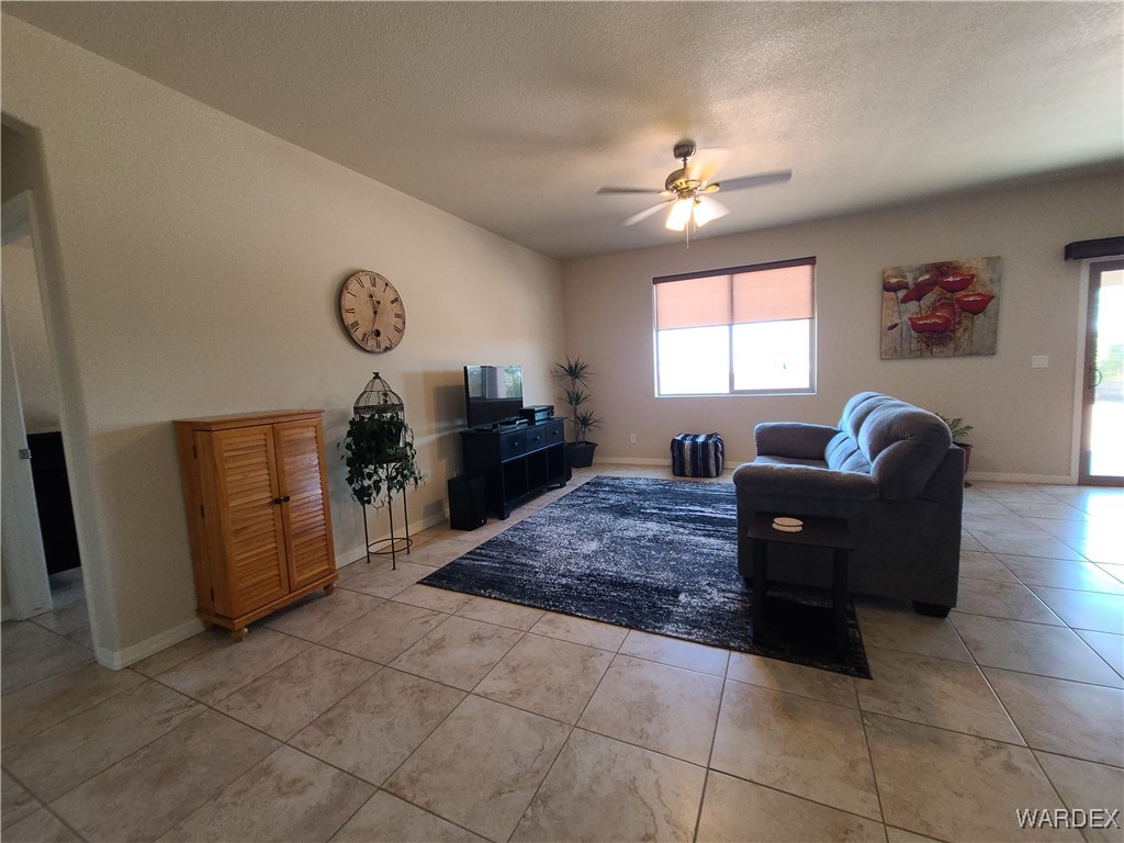 5398 Eagle View Road Kingman, AZ 86409 - Photo 15 of 60 Living Room