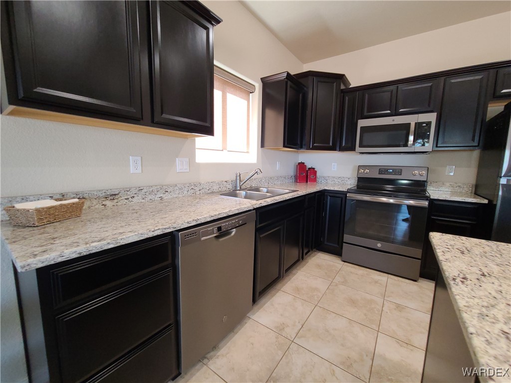 5398 Eagle View Road Kingman, AZ 86409 - Photo 21 of 60 Kitchen