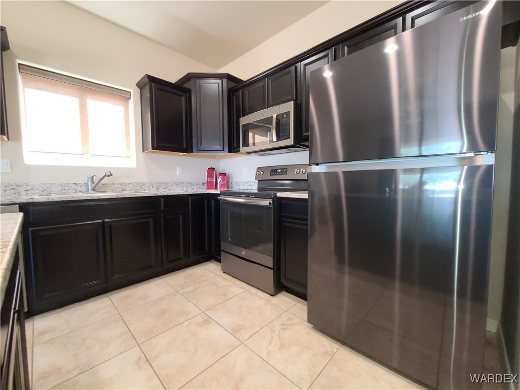 5398 Eagle View Road Kingman, AZ 86409 - Photo 23 of 60 Kitchen