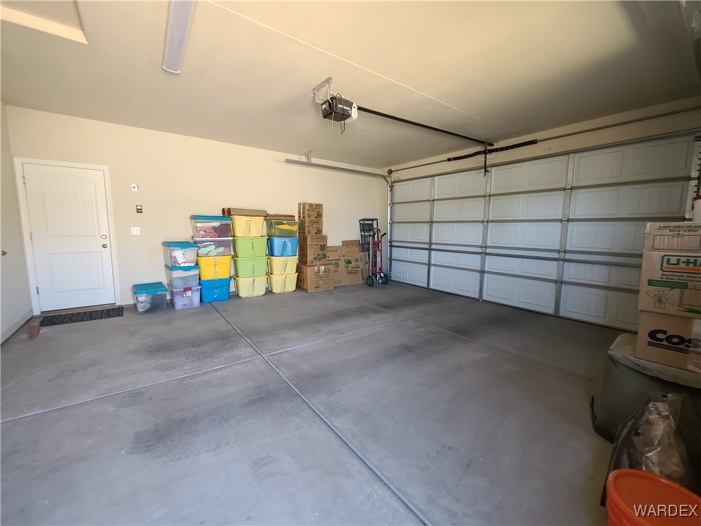 5398 Eagle View Road Kingman, AZ 86409 - Photo 29 of 60 Garage