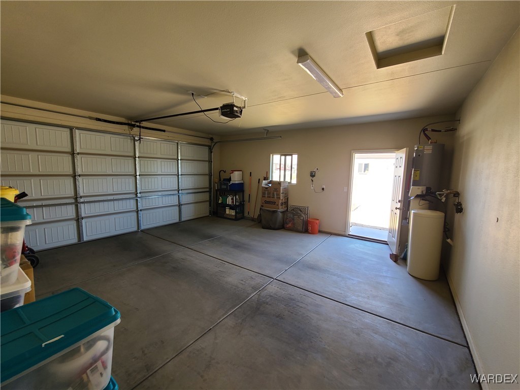 5398 Eagle View Road Kingman, AZ 86409 - Photo 40 of 60 Garage