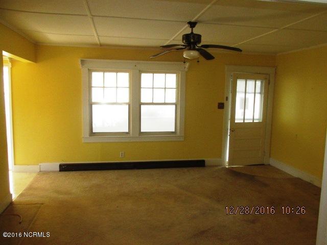 357 Shell Road Atlantic, NC 28511 - Photo 6 of 16 357 Shell Living Room
