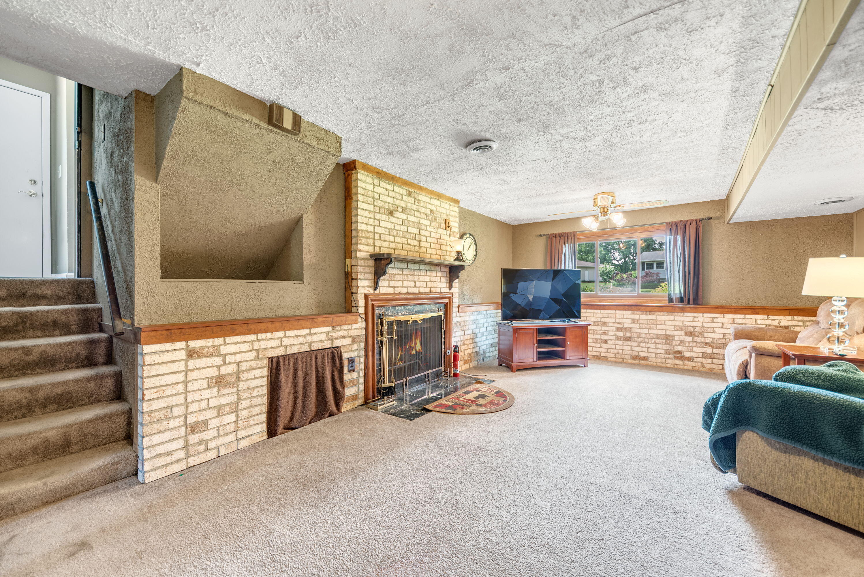 2337 Four Seasons Parkway Crown Point, IN 46307 - Photo 11 of 18 a living room with furniture and a flat screen tv