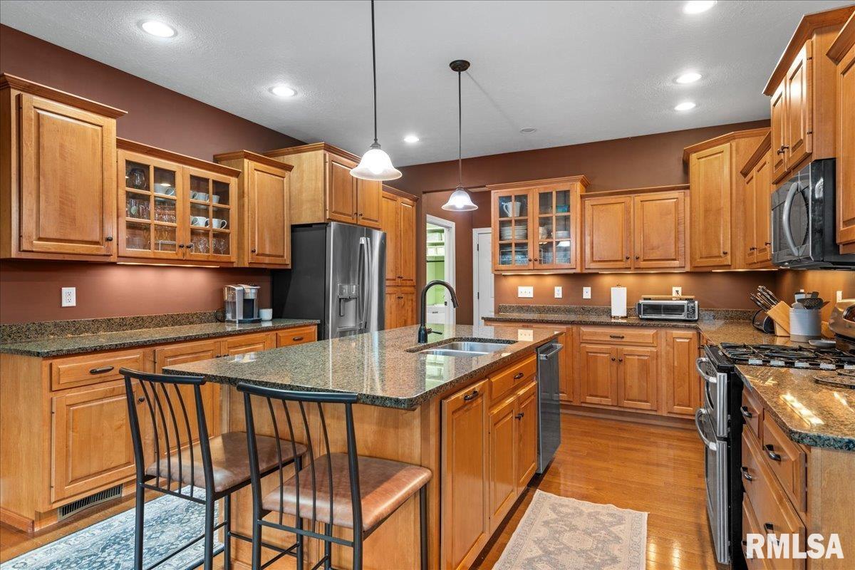 1705 Interlacken Road Springfield, IL 62704 - Photo 5 of 47