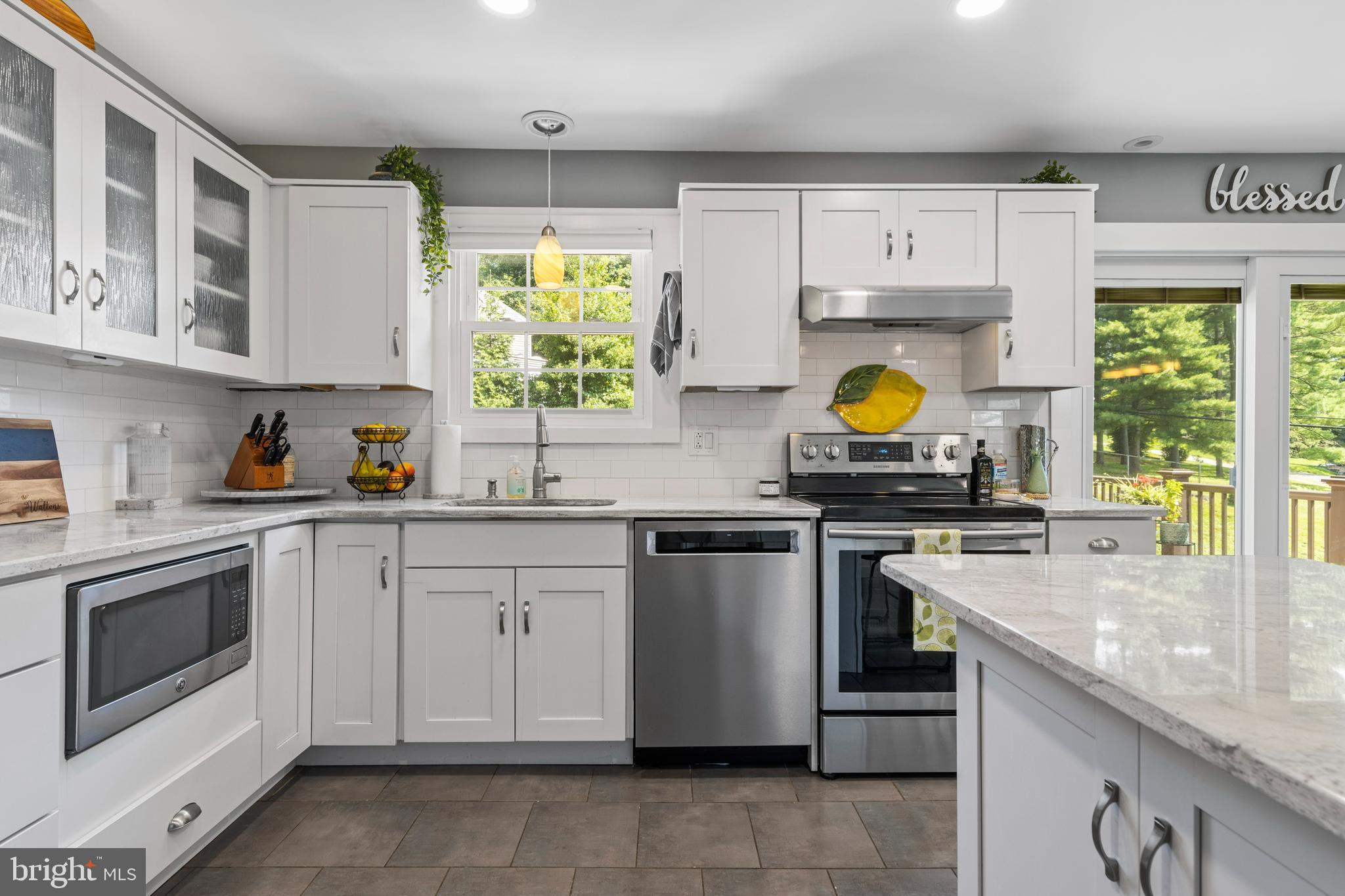 104 Spring Road Malvern, PA 19355 - Photo 11 of 34 Stainless appliances