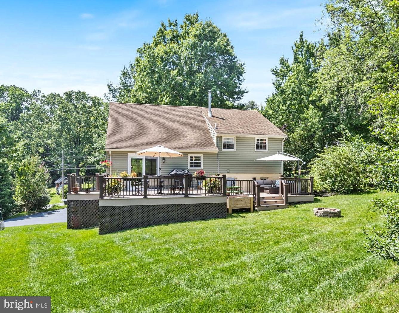 104 Spring Road Malvern, PA 19355 - Photo 33 of 34 Sweeping rear lawn