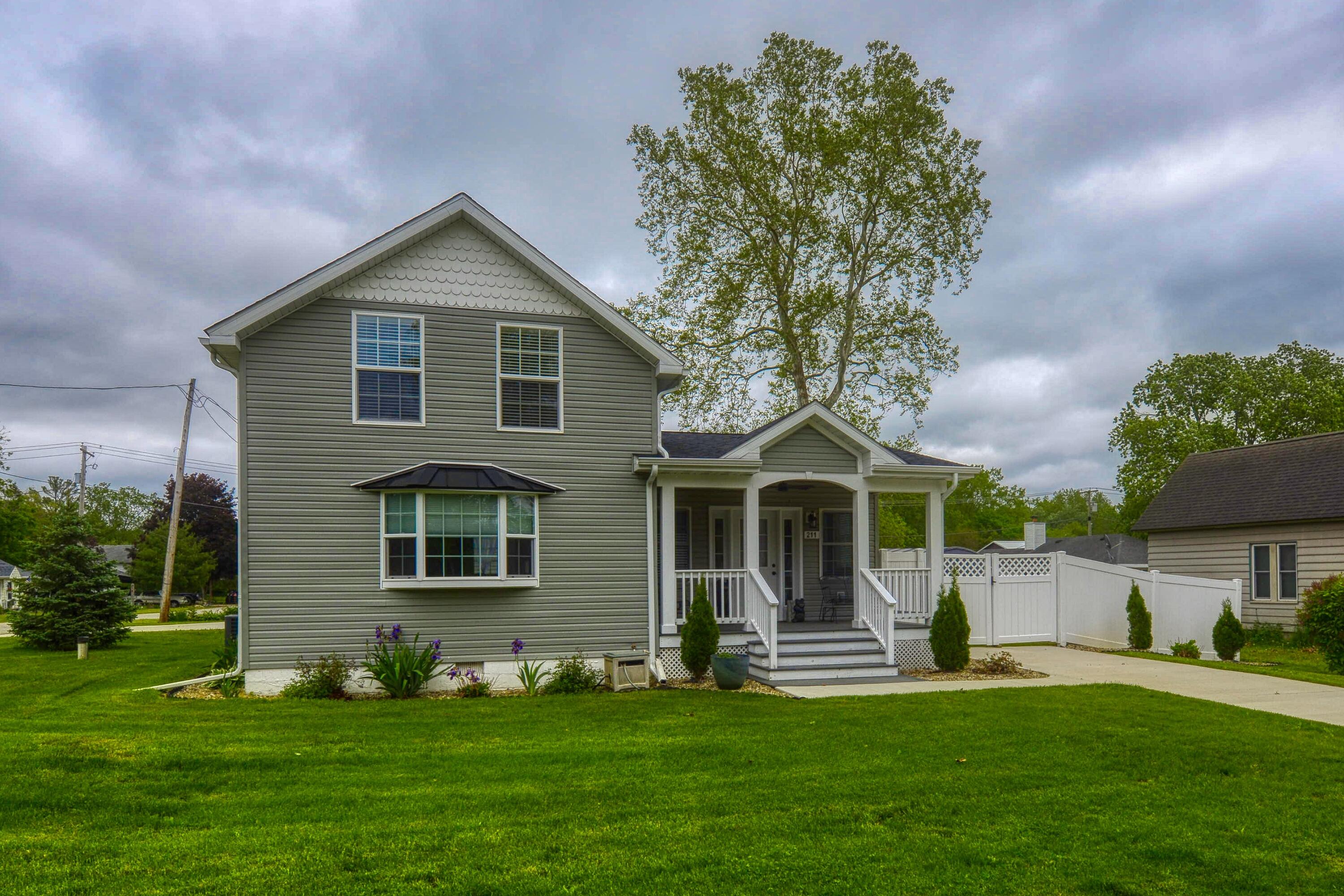211 George Street Galien, MI 49113 - Photo 1 of 32 211 George Galien MI22