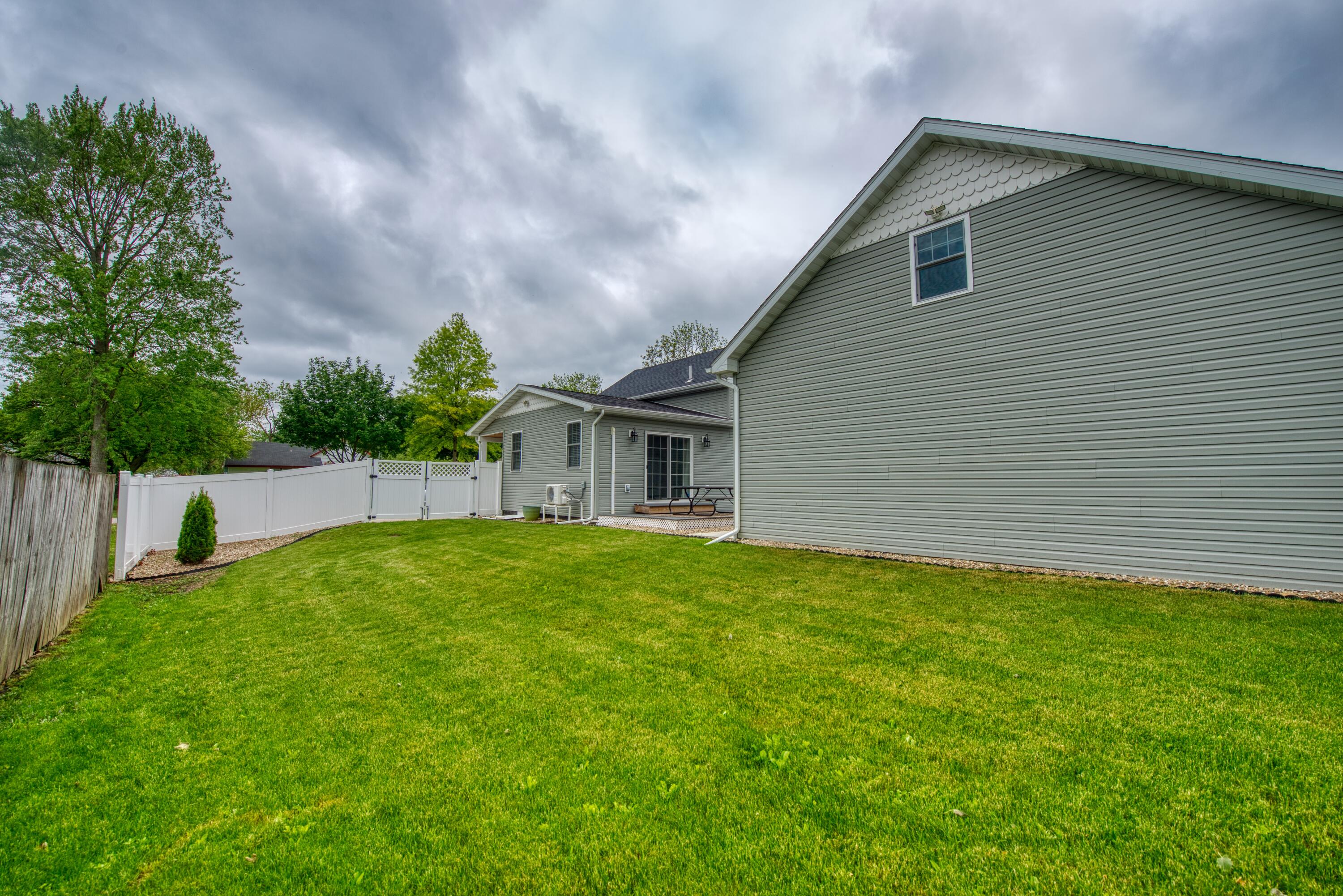 211 George Street Galien, MI 49113 - Photo 21 of 32 211 George Galien MI18