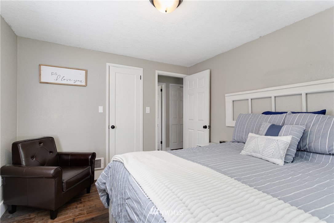 3705 Southeast 6th Street Renton, WA 98058 - Photo 11 of 30 Gallery Image 11