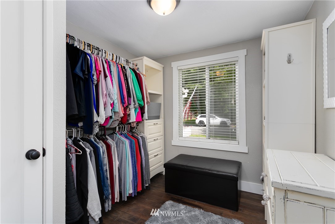 3705 Southeast 6th Street Renton, WA 98058 - Photo 12 of 30 Gallery Image 12