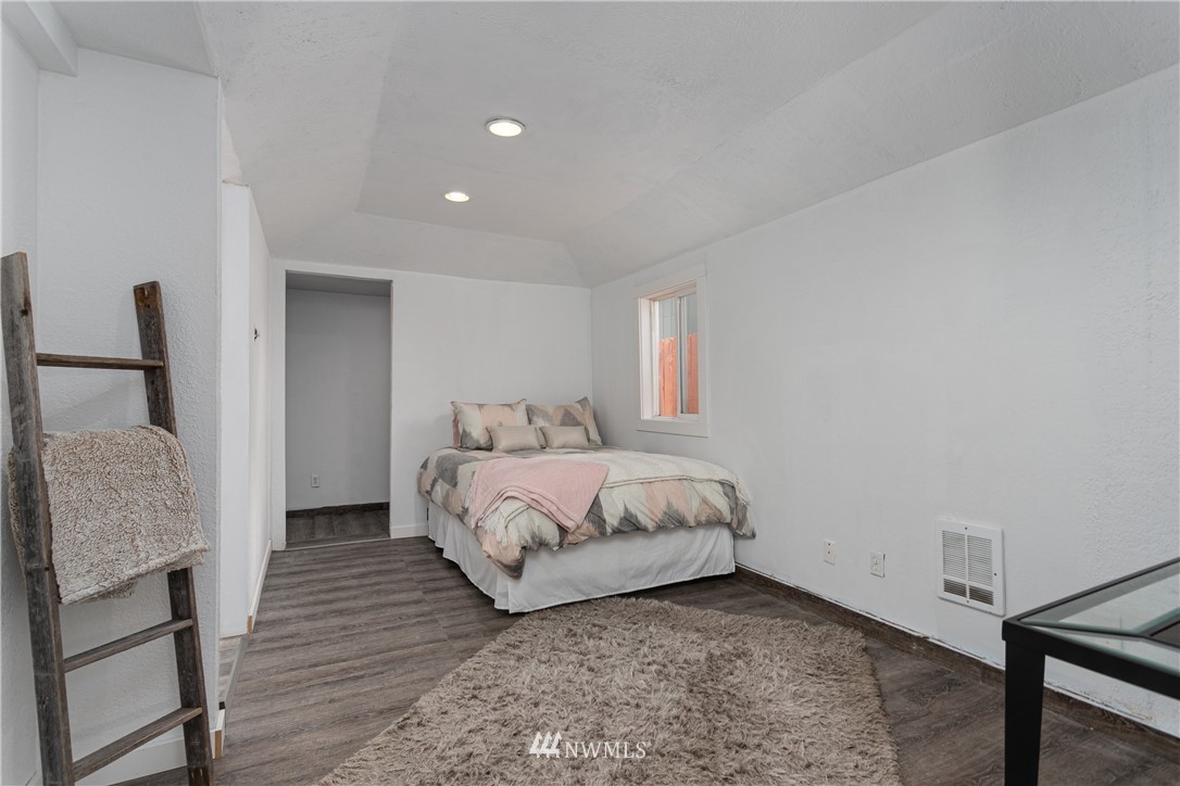 3705 Southeast 6th Street Renton, WA 98058 - Photo 24 of 30 Gallery Image 24