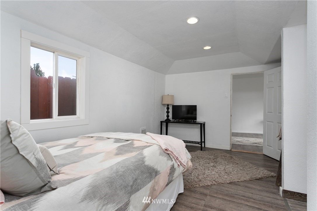 3705 Southeast 6th Street Renton, WA 98058 - Photo 25 of 30 Gallery Image 25
