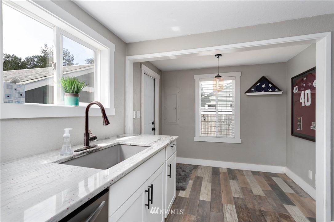 3705 Southeast 6th Street Renton, WA 98058 - Photo 8 of 30 Gallery Image 8