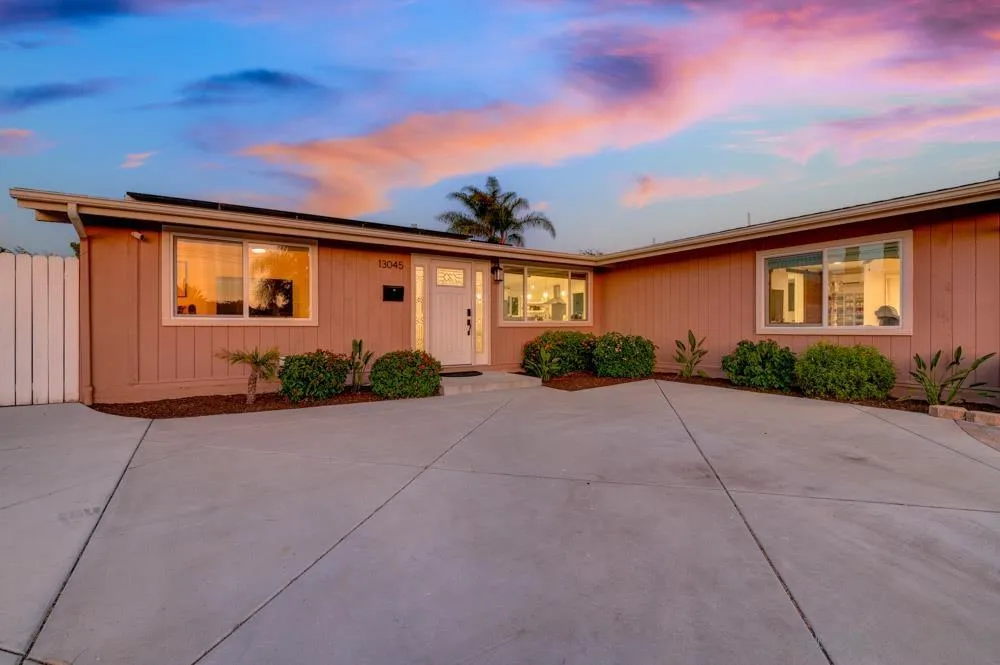 13045 Conley Street Poway, CA 92064 - Photo 4 of 39 Gallery Image 4
