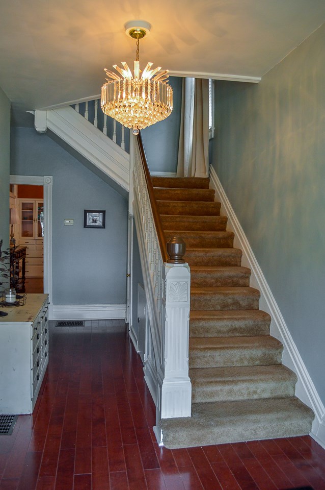802 Southeast Riverside Drive Evansville, IN 47713 - Photo 3 of 25 Gallery Image 3