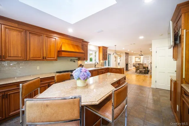 $975,000 | 237 Mineral Springs Road, Highland Mills, NY 10930