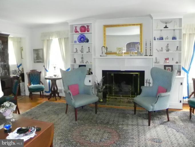 1210 Lake Falls Road Baltimore, MD 21210 - Photo 14 of 26 Living Room
