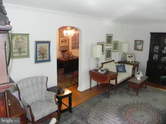 1210 Lake Falls Road Baltimore, MD 21210 - Photo 5 of 26 Living Room